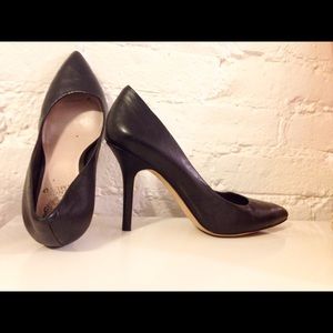 Vince Camuto black pump